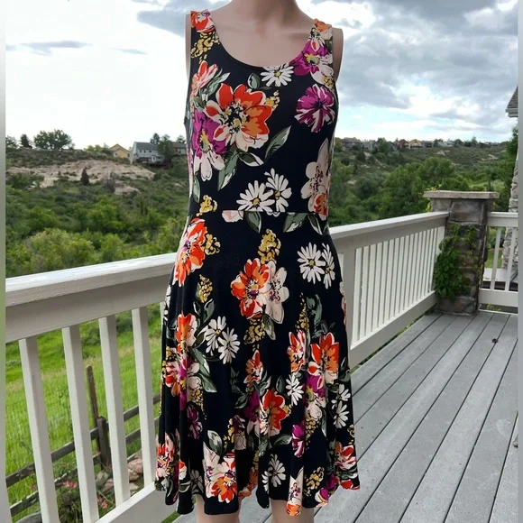 Agnes and Dora Floral Dress - Picture 5 of 11